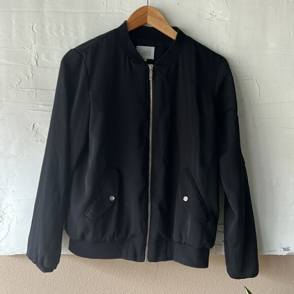 Classic Black Zip-Up Track Jacket - Ribbed Cuffs & Elastic Bottom Size Small - Picture 2 of 4